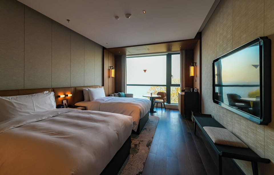 Premium bedding, down comforters, minibar, in-room safe