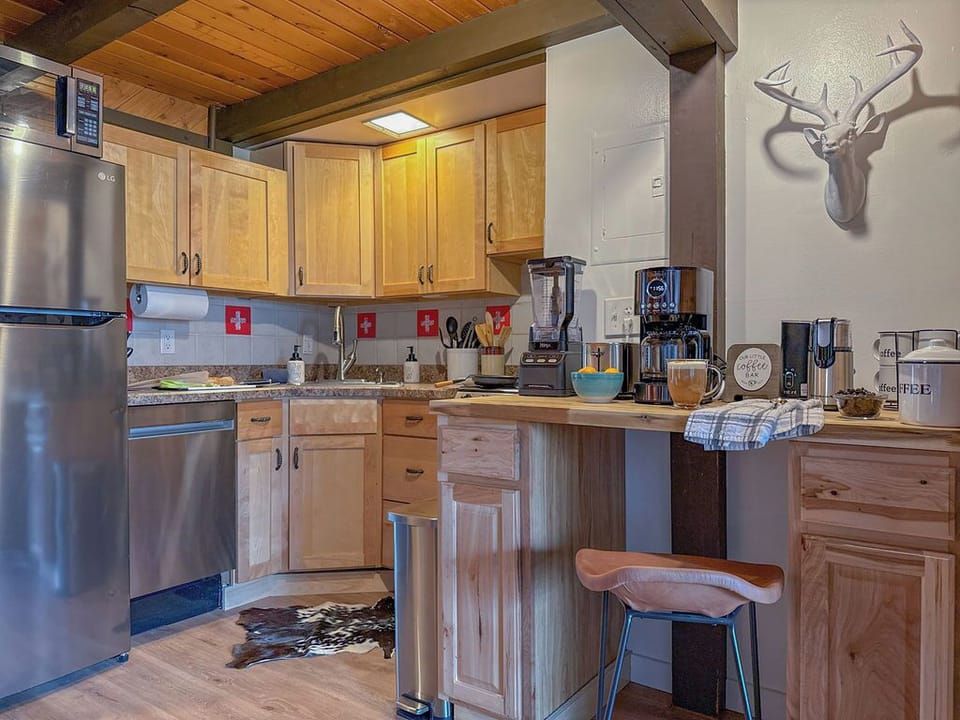 Enjoy preparing mountain-adventure inspired meals in a kitchen that is well stocked - sharp knives, assorted spices, and the appliances that provide the conveniences of home - full refrigerator, microwave, dishwasher, blender, coffeepot...
