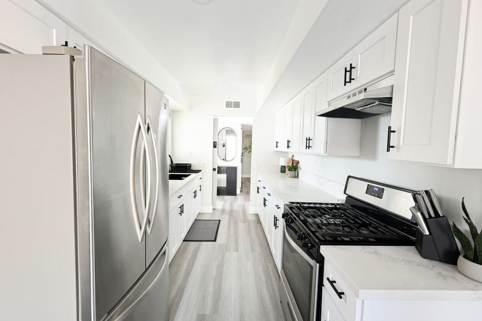 Fully equipped kitchen 🍳☕—stocked with all the essentials for cooking, prepping, and enjoying meals at home.