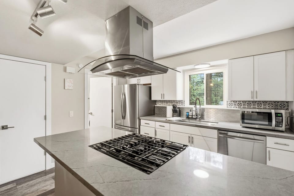 Built in Gas Range with Hood