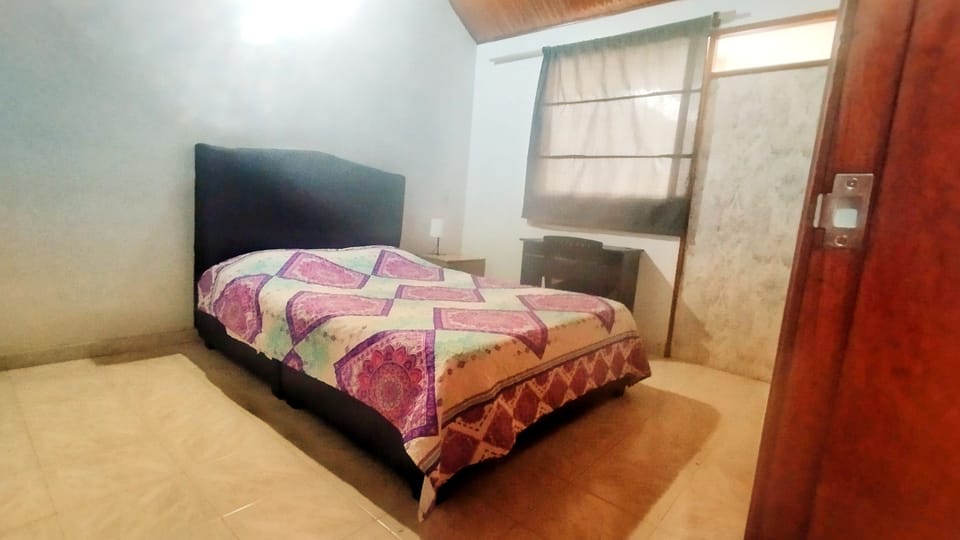 Basic Double Room, Courtyard View | Bathroom | Free toiletries, towels, soap, toilet paper