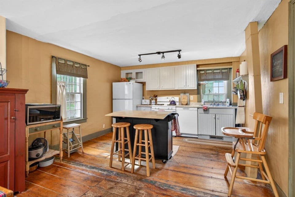 Kitchen | Open Kitchen with Island Seating