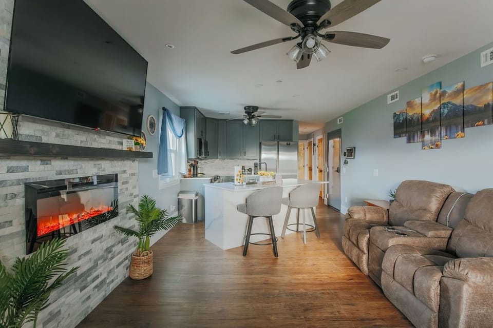 Apartment, Private Bathroom (Sunflower Oasis) | Lounge