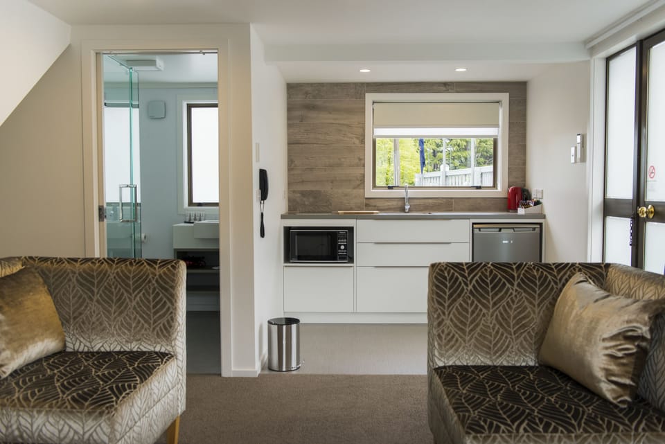 Loft Queen, Mezzanine | Private kitchen | Coffee/tea maker