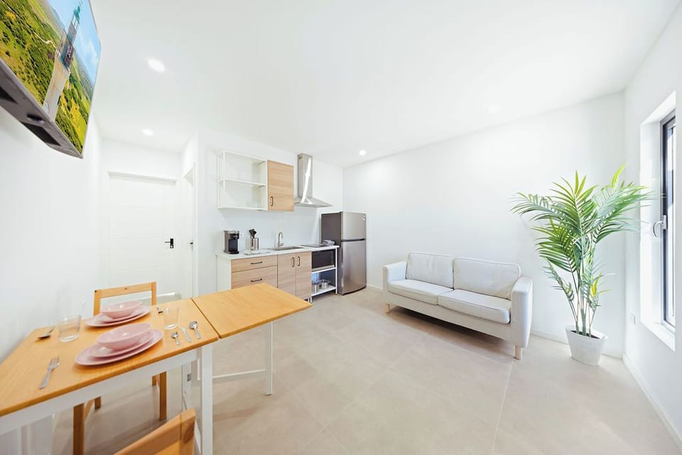 Enjoy your meals in this cozy and bright dining space, perfect for intimate gatherings or casual breakfasts. Designed for comfort and simplicity, it’s an inviting spot to share great food and even better company during your stay.