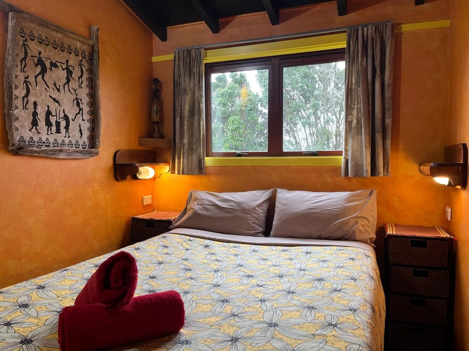 Double Bed Private Room | WiFi (free), individually decorated, individually furnished, bed sheets