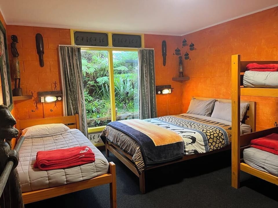 4 Bed Private Room | WiFi (free), individually decorated, individually furnished, bed sheets