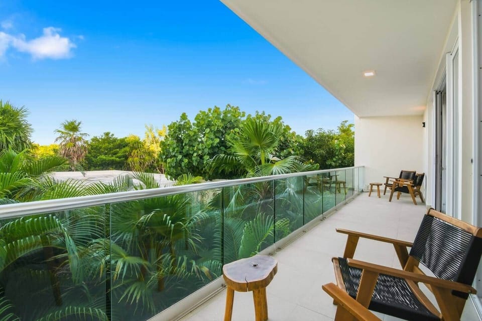 Enjoy a private balcony off the bedroom and living room, complete with outdoor seating and views of lush greenery, the pool, and Akumal’s beautiful skies—perfect for mornings or sunset.