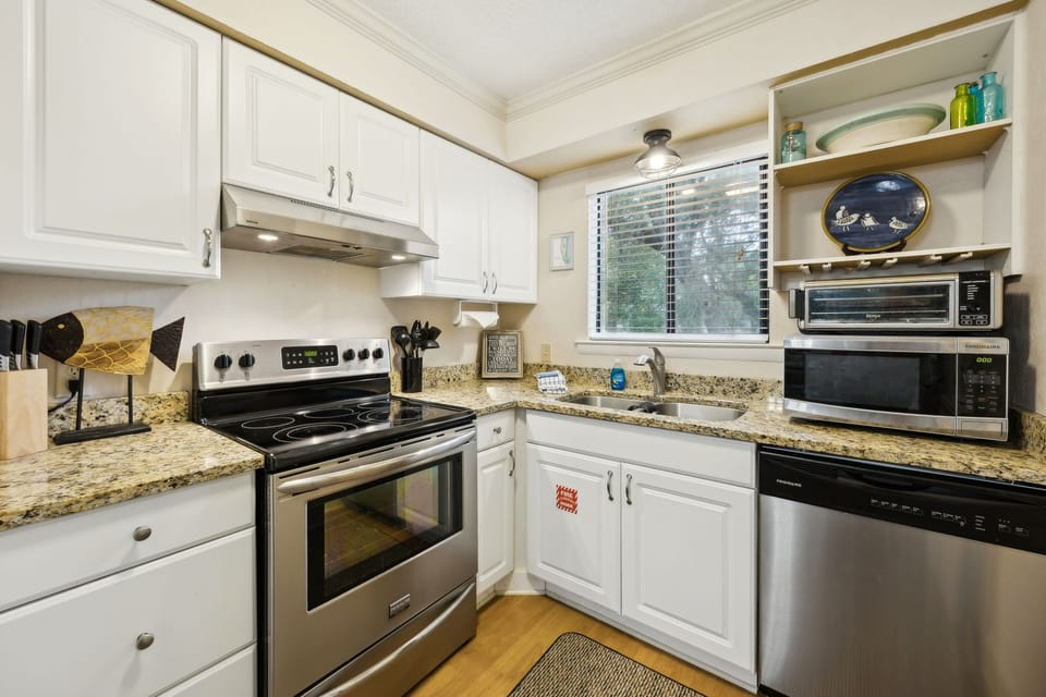 Full Kitchen at Your Amelia Landings Condo