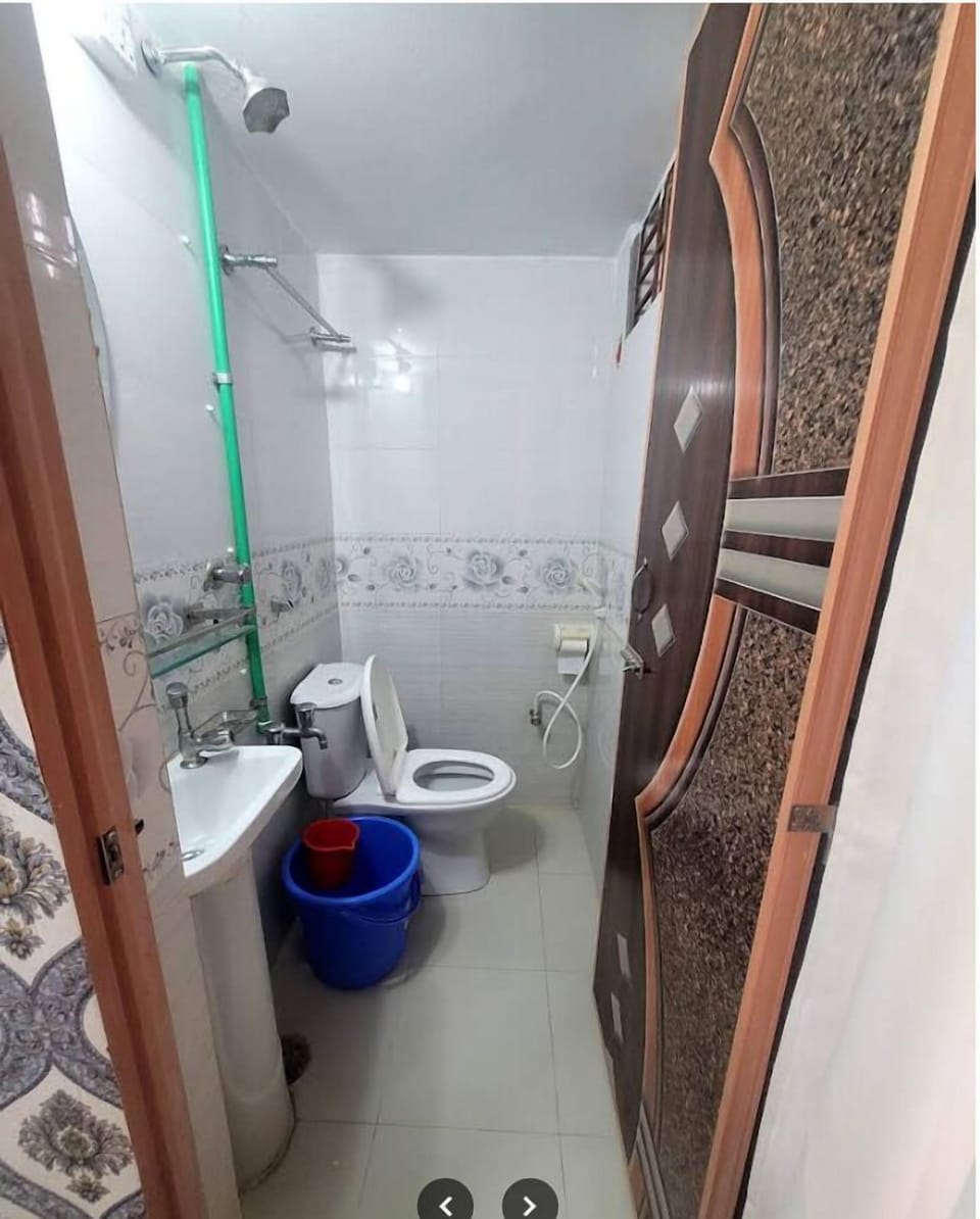 Bathtub, free toiletries, towels, soap
