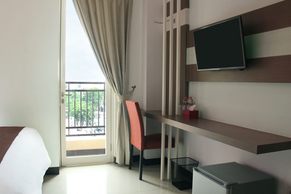 Premium bedding, desk, free WiFi, bed sheets
