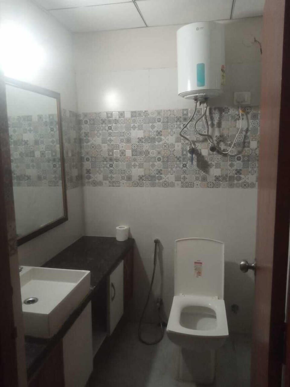 Standard Room | Bathroom | Shower, slippers, towels, soap