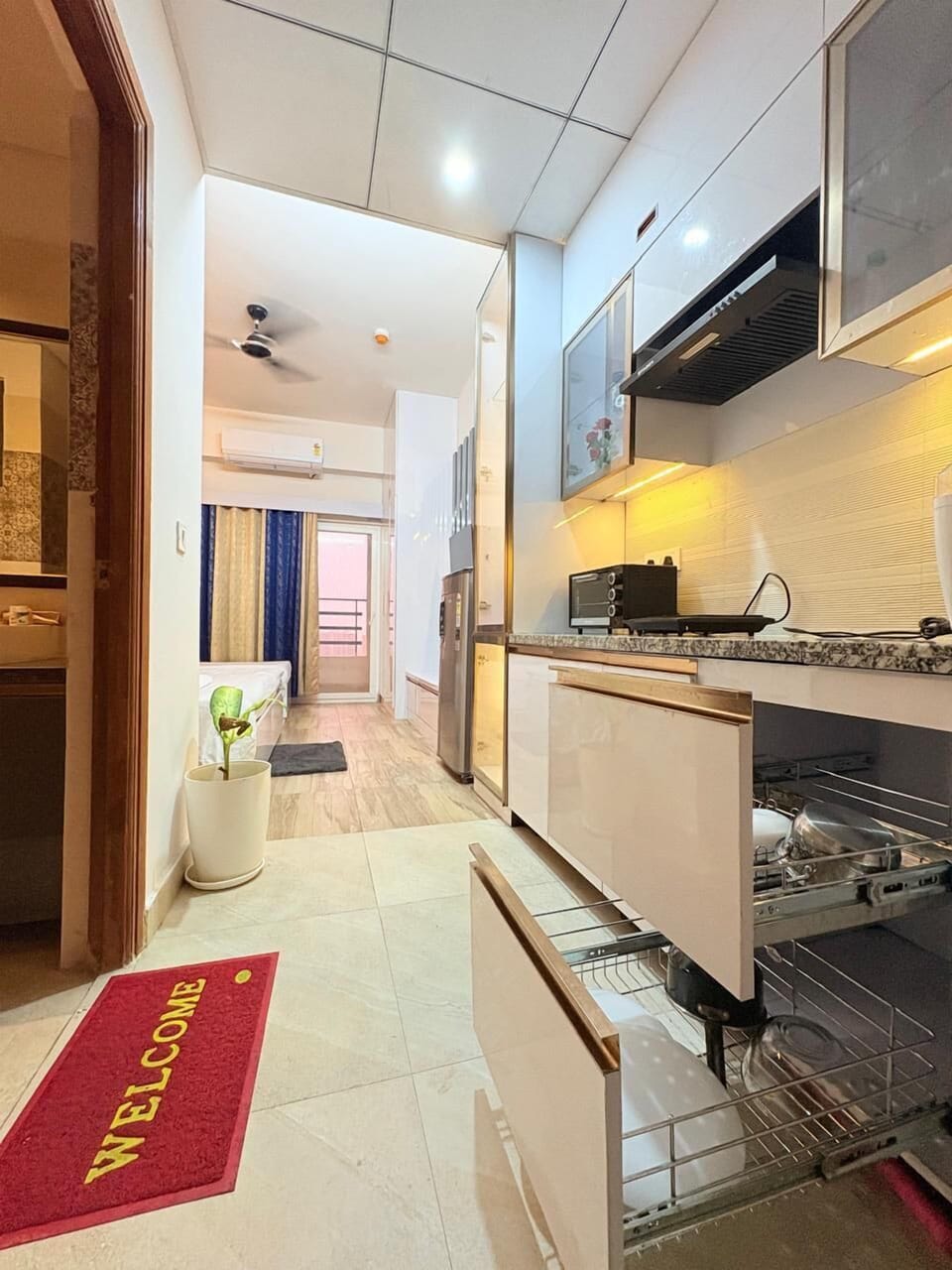 Deluxe Room, City View | Desk, laptop workspace, blackout drapes, iron/ironing board