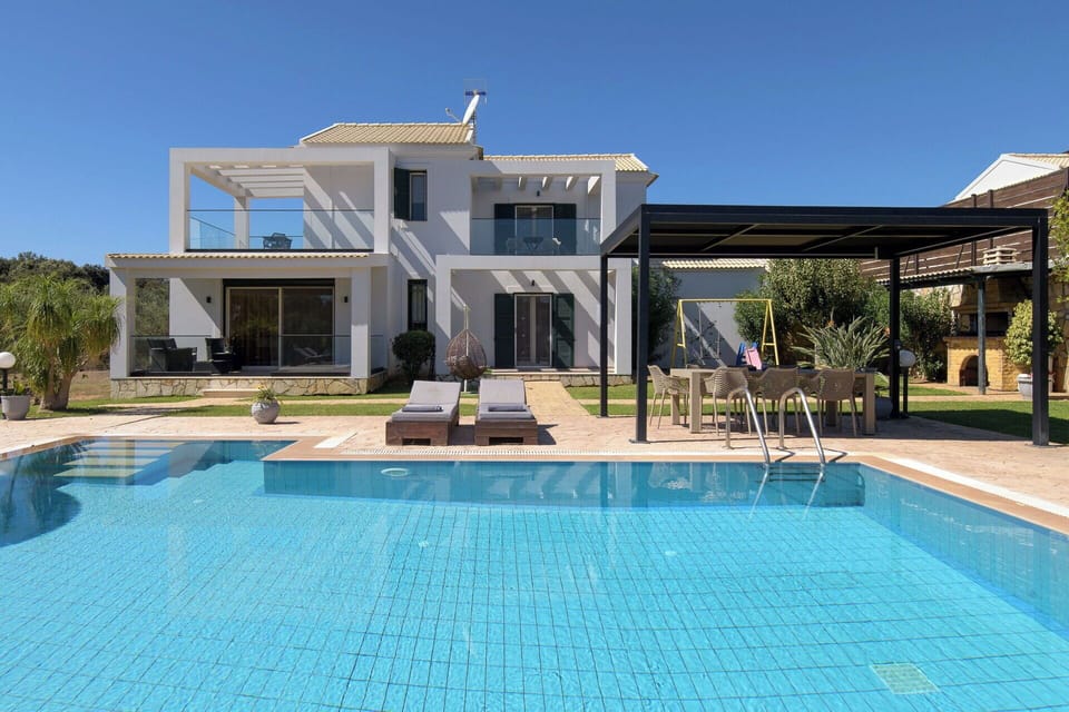 Building Exterior, Outdoor, Pool