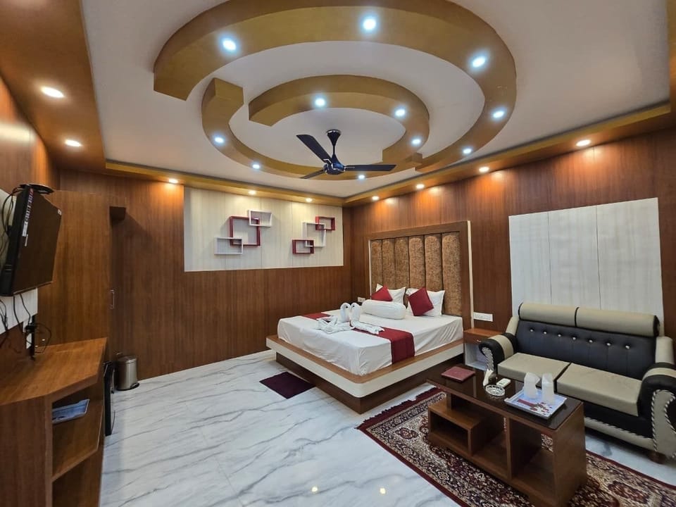 Wooden Cottage | Desk, bed sheets