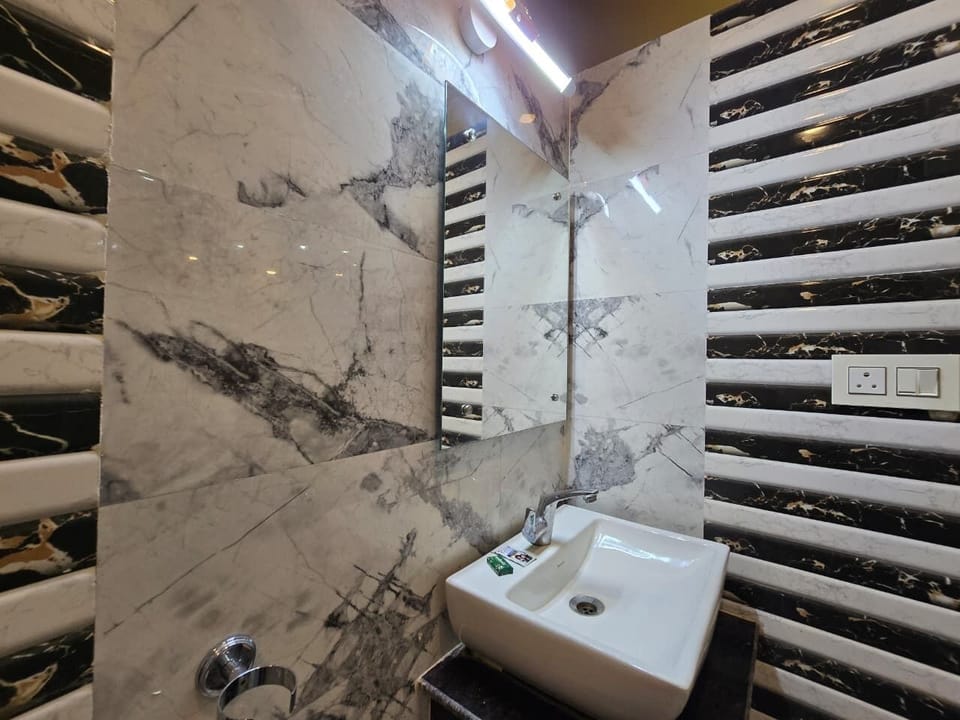 Wooden Cottage | Bathroom | Free toiletries, soap, shampoo