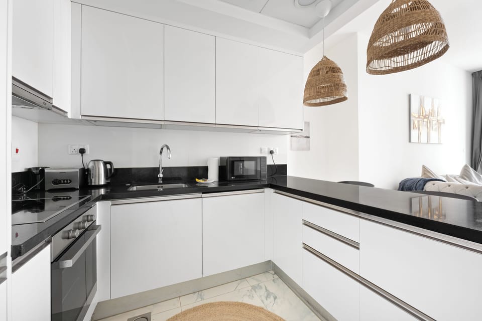 Comfort Apartment, Balcony, City View | In-room dining