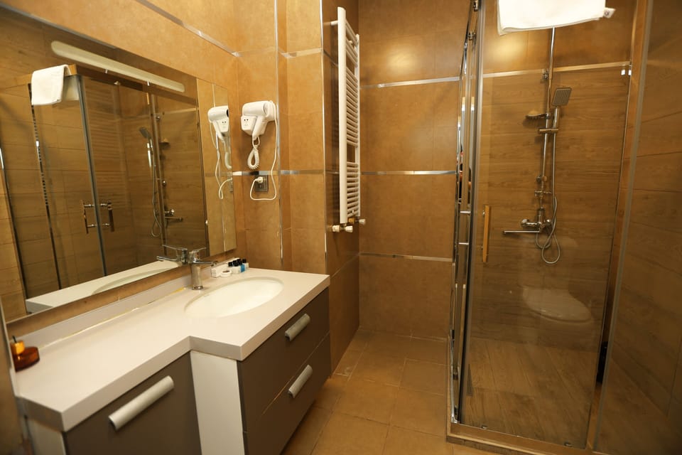 Shower, free toiletries, hair dryer, bathrobes