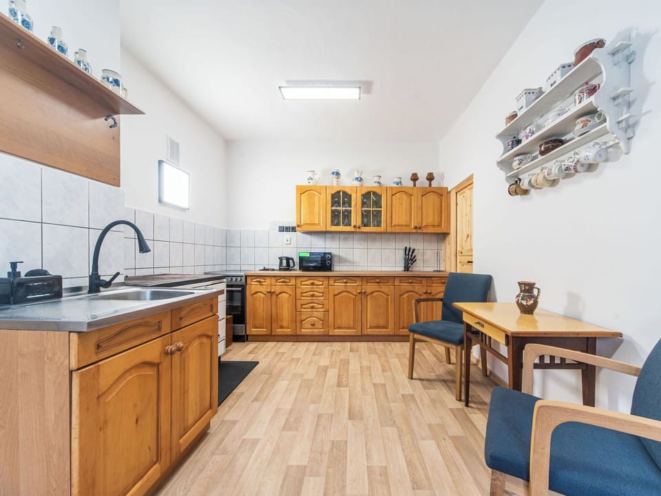 Flooring, Wood, Floor, Furniture, Interior Design, Room, Cabinetry, Wood Flooring, Ceiling, Apartment