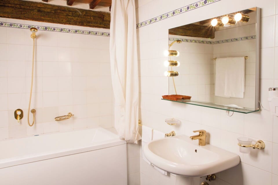 Autumn, Bathroom, Spring, Summer