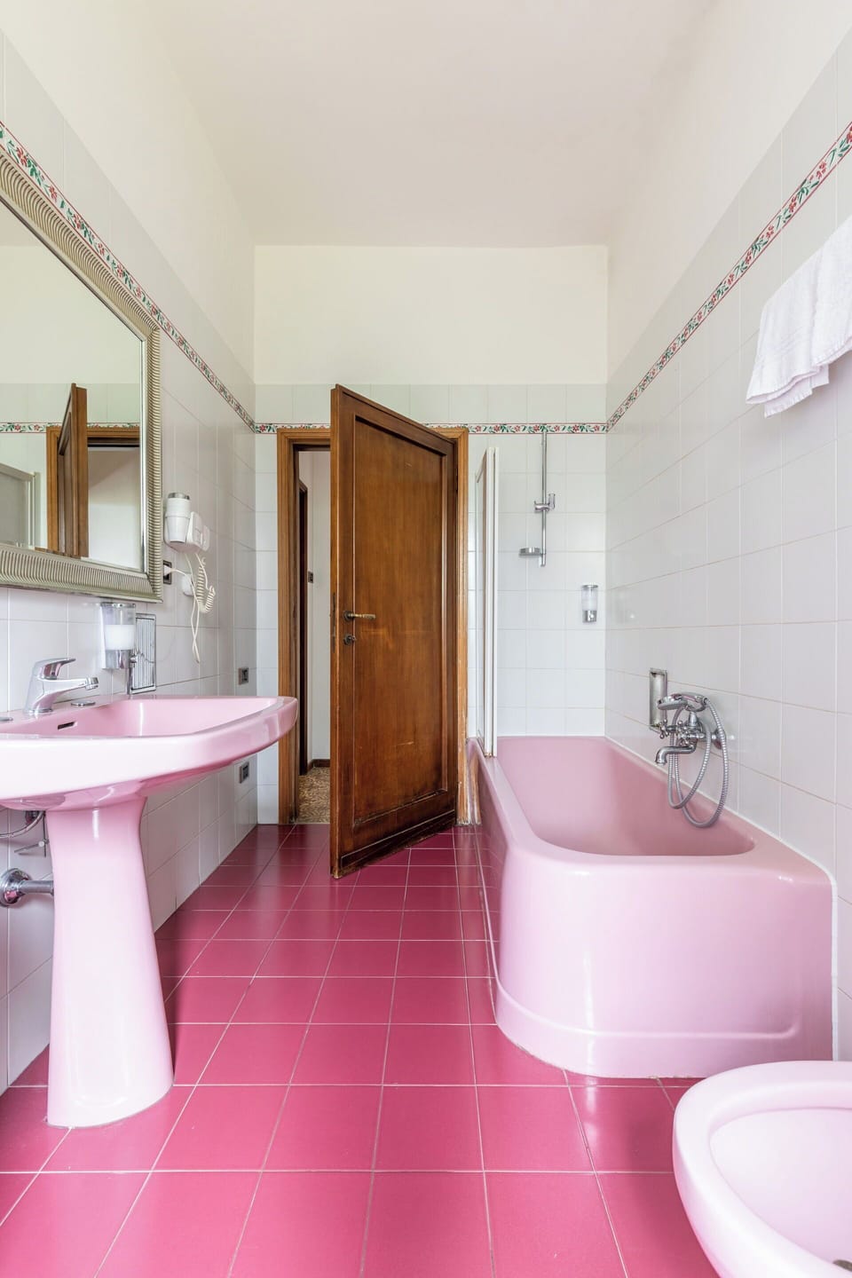 Autumn, Bathroom, Spring, Summer