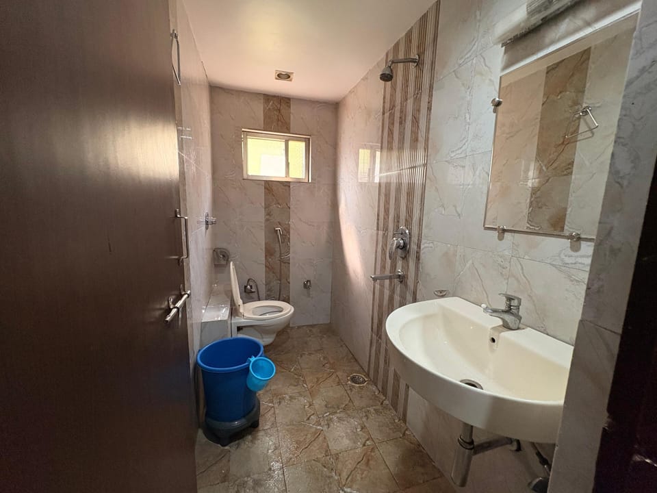 Superior Room | Bathroom | Shower, soap, shampoo, toilet paper