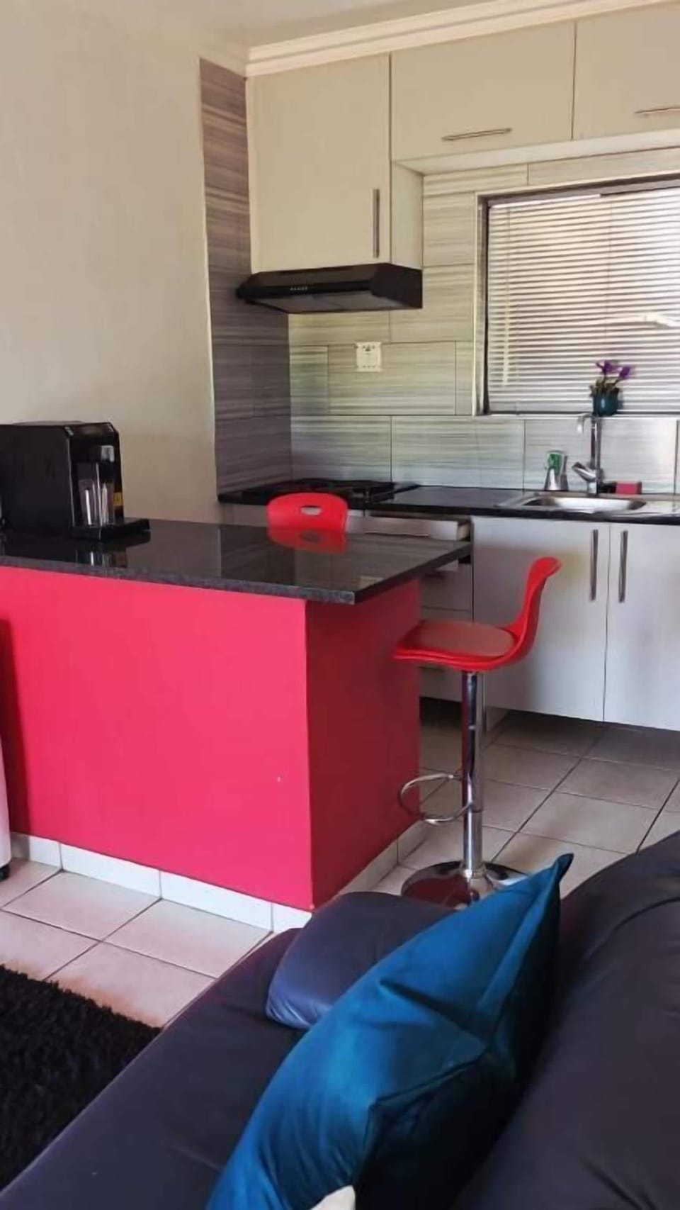Private kitchen | Mini-fridge, microwave, stovetop