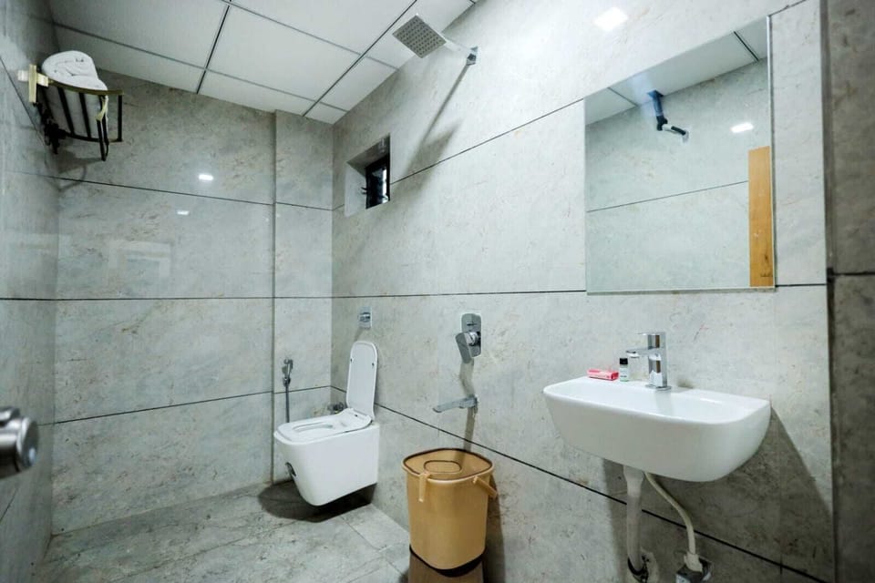 Shower, free toiletries, towels, soap