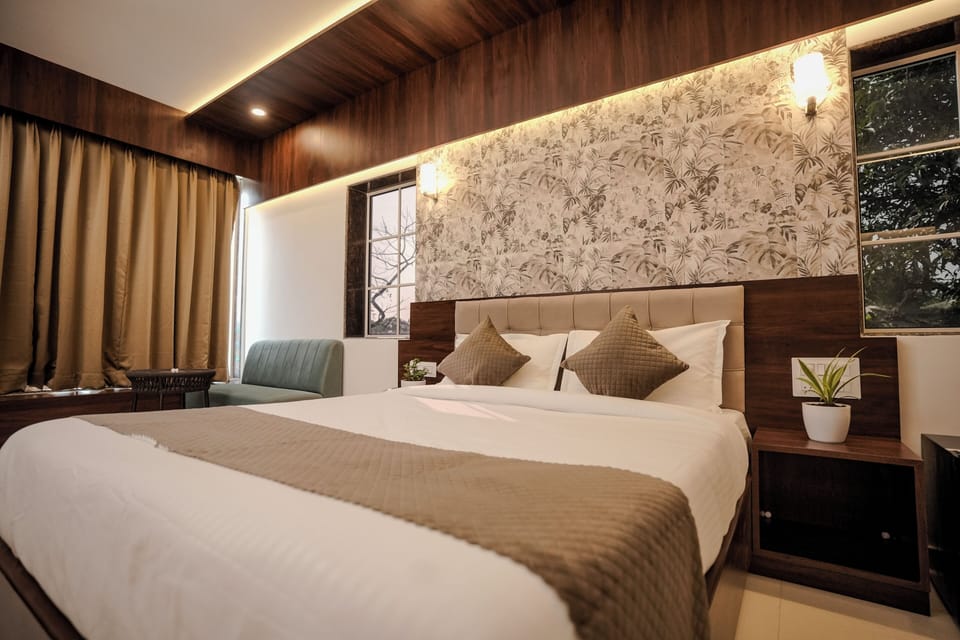 Executive Room, City View | Desk, laptop workspace, free WiFi