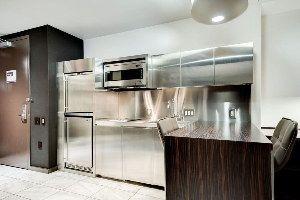 Entrance and Kitchenette