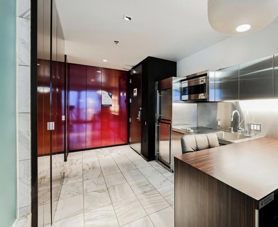 Entrance and Kitchenette