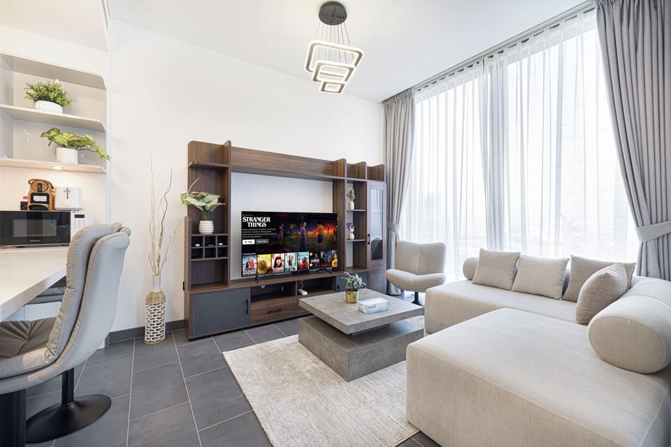 Luxury Apartment, Balcony, City View | Living area