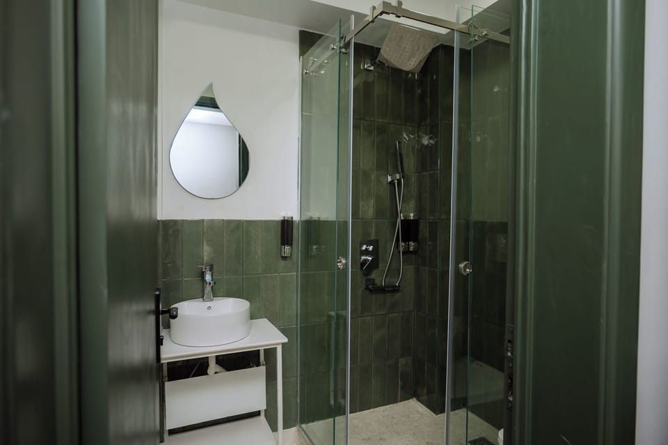 Standard Double Room, City View | Bathroom | Shower, towels, soap, shampoo