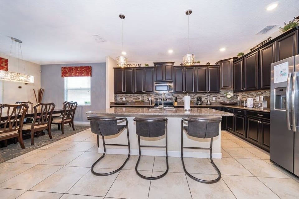 House, 6 Bedrooms | Private kitchen
