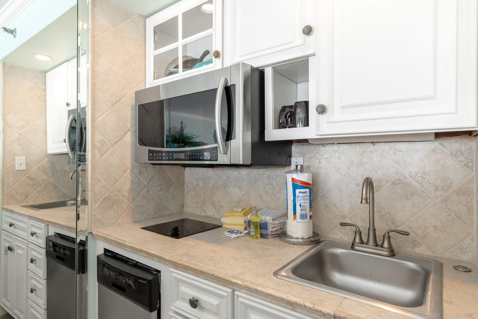 Studio | Private kitchen | Fridge, oven, coffee/tea maker, toaster