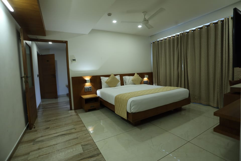Junior Suite | Desk, laptop workspace, soundproofing, free WiFi