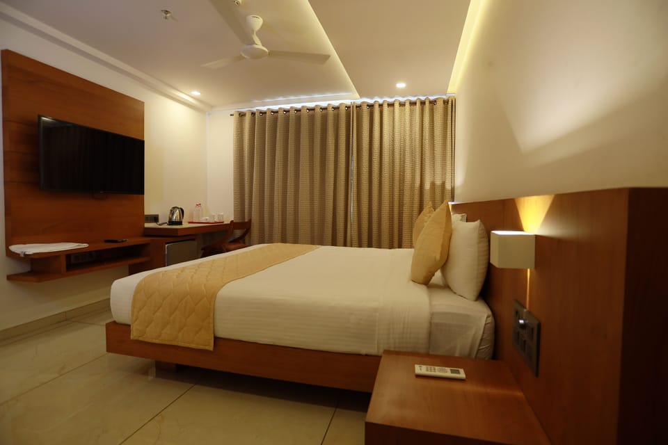 Deluxe Double Room | Desk, laptop workspace, soundproofing, free WiFi