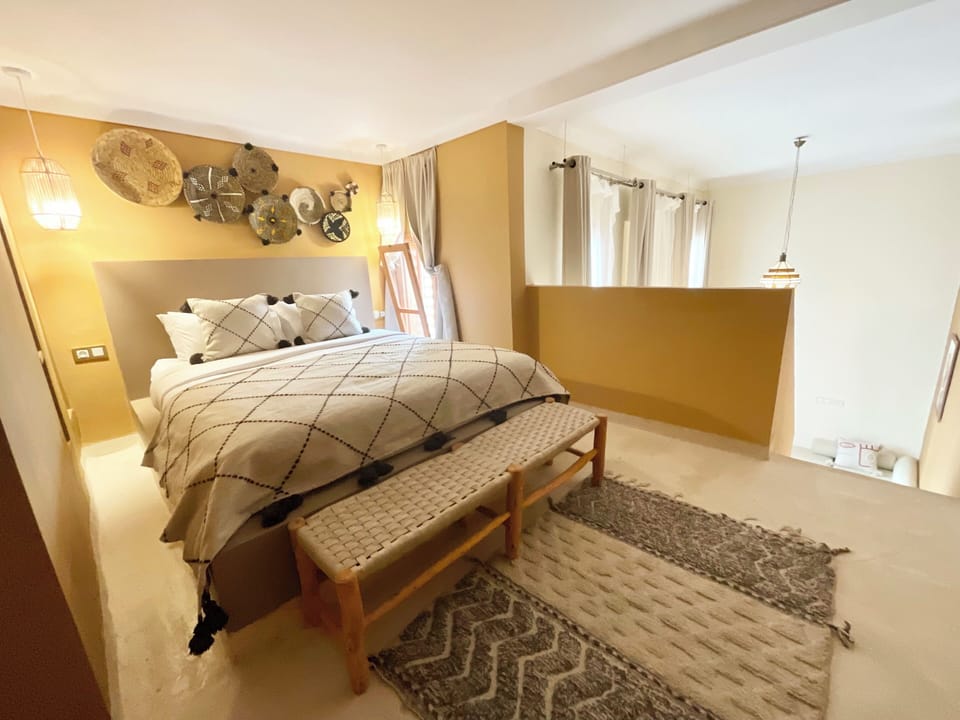 Family Duplex, 1 Queen Bed with Sofa bed, Courtyard View | Blackout drapes, iron/ironing board, free WiFi