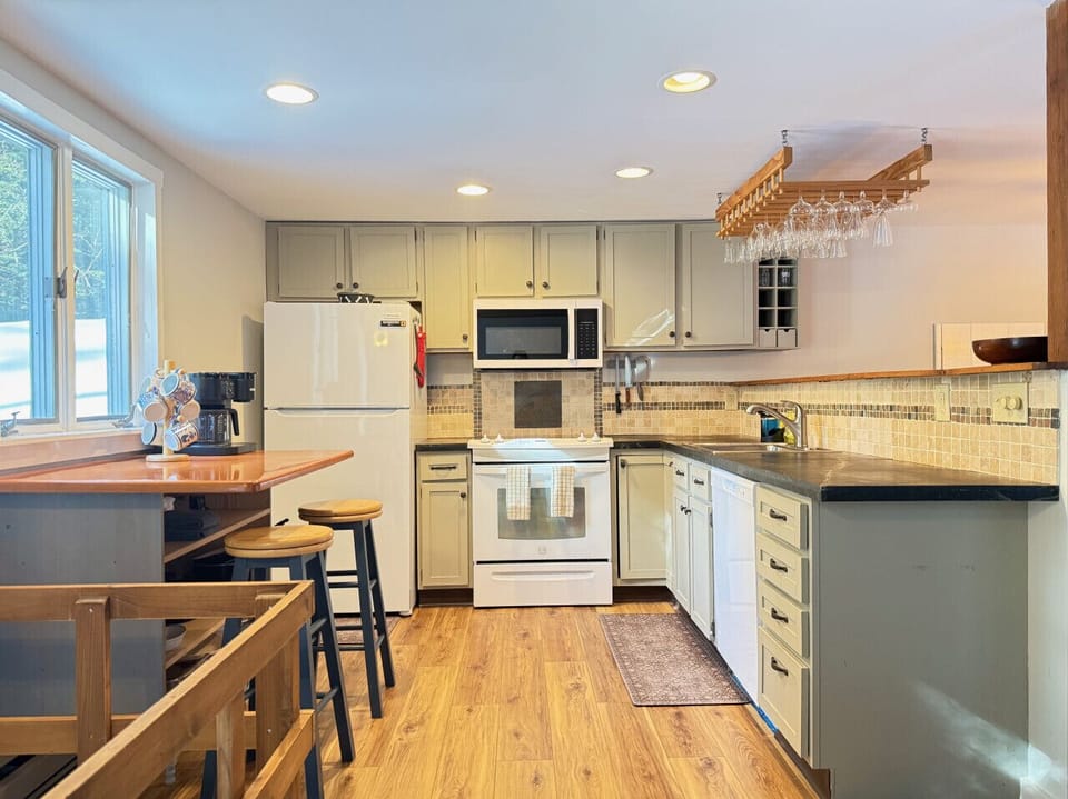 Cook and dine with ease in our fully equipped kitchen.
