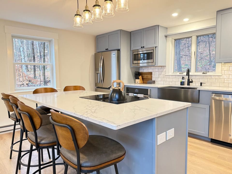 Enjoy your meals this bright and modern kitchen