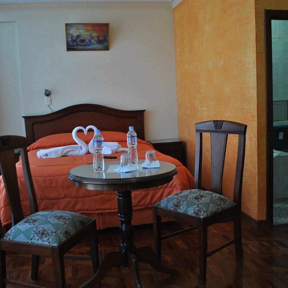 Suite | Laptop workspace, soundproofing, free WiFi