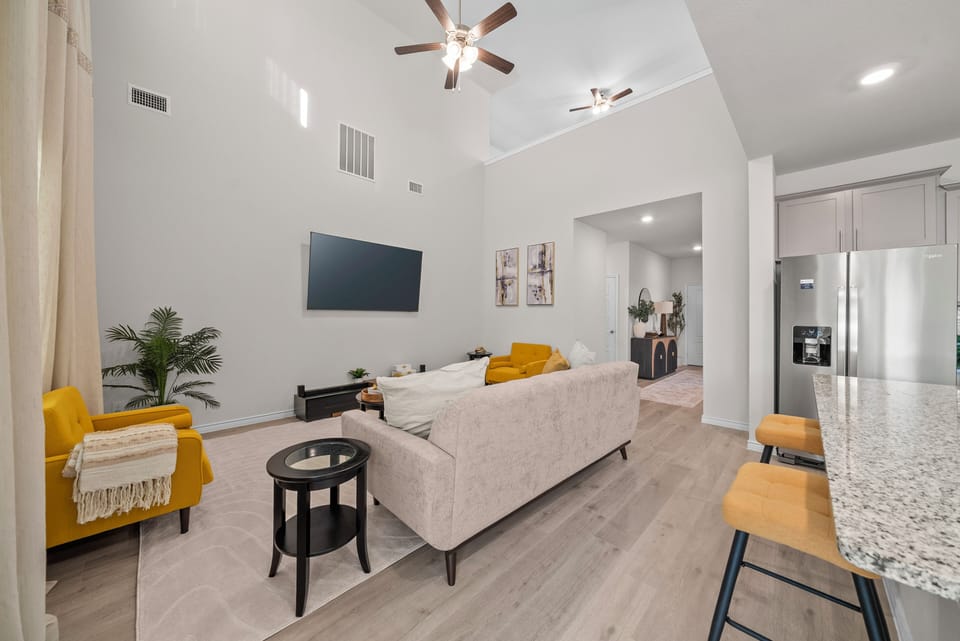 Villa, Mobility Accessible, Non Smoking | Living area | Flat-screen TV