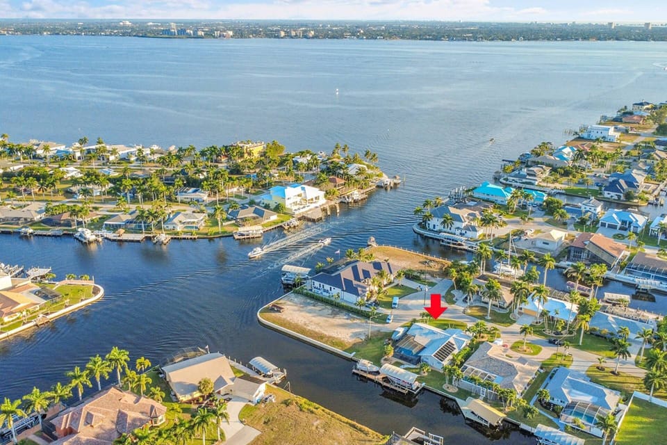From your own boating adventures to simply observing the steady canal traffic, the waterfront setting offers something for everyone.