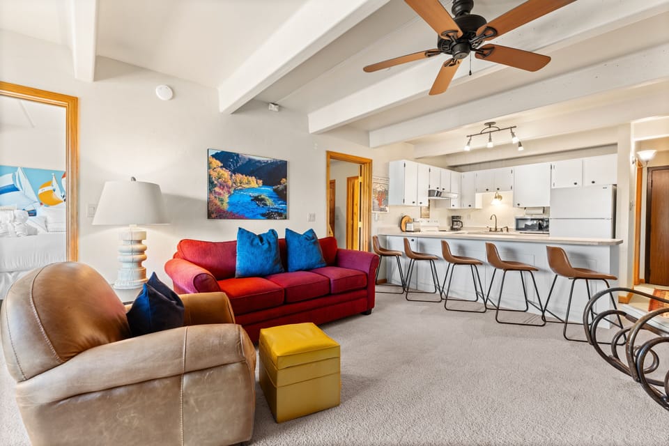 Condo (2 Bedrooms) | Property amenity