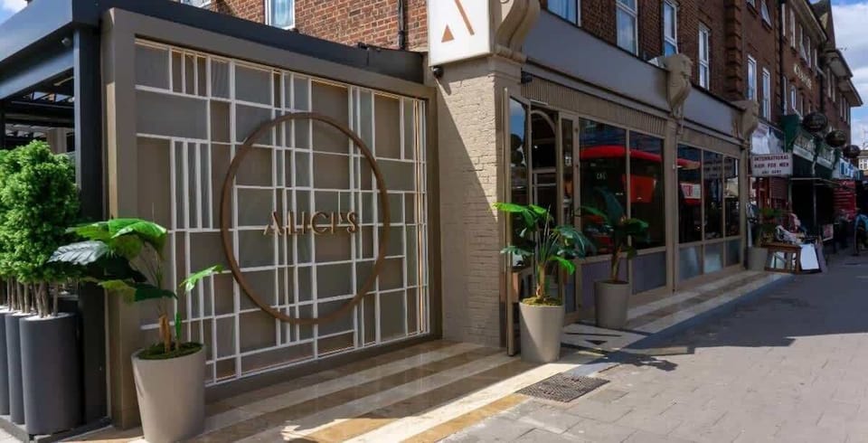 Nearby dining: Alicis Restaurant, 11-min walk / 2-min drive
D3 Short Stays