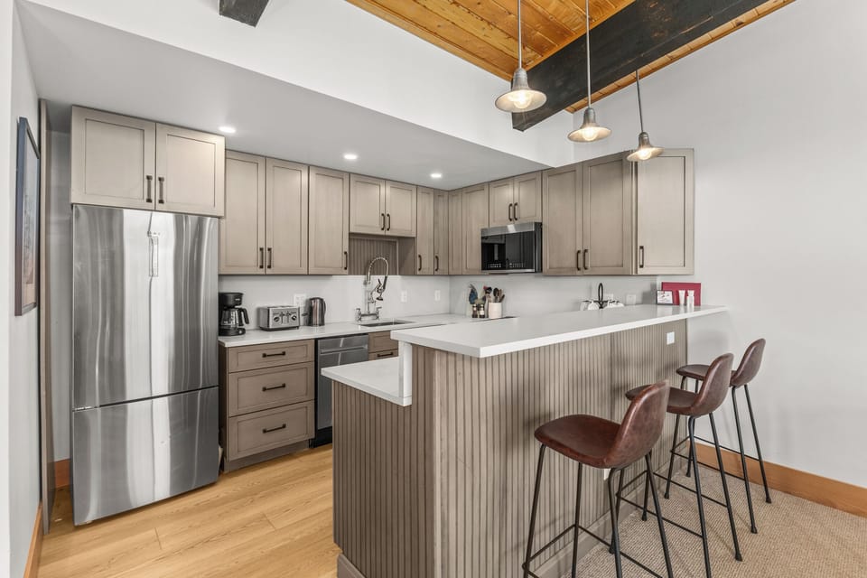 Kitchen | Breakfast bar for 3