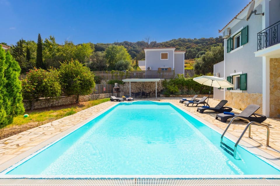 Relax by the beautiful swimming pool%2E