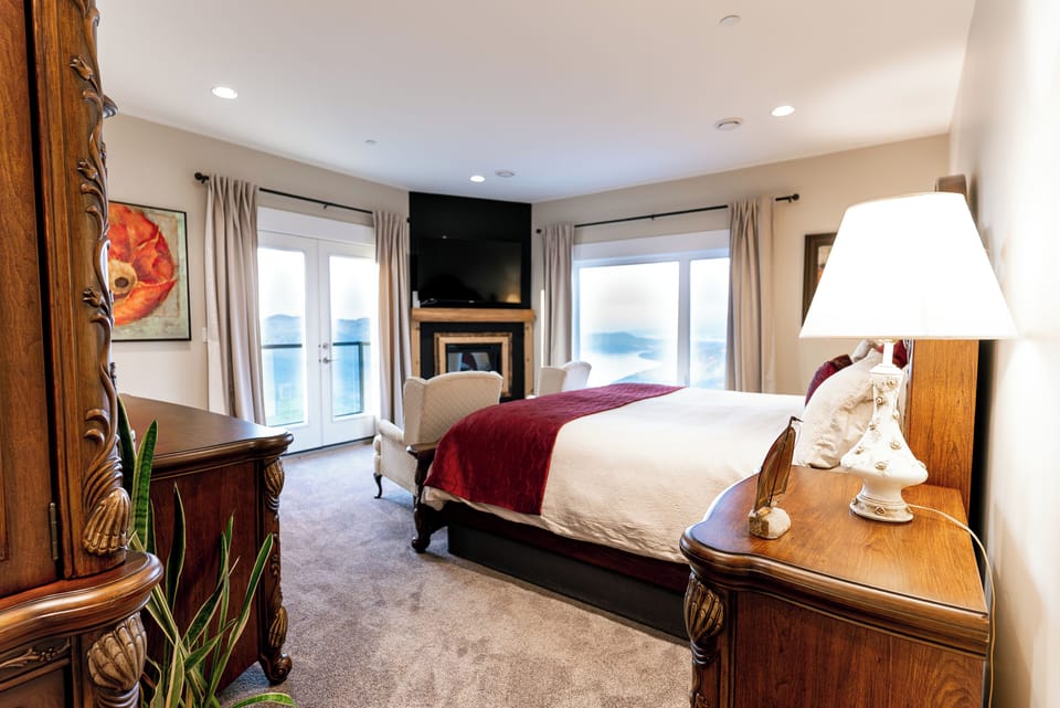 Horizon Suite | Individually decorated, individually furnished, soundproofing, free WiFi