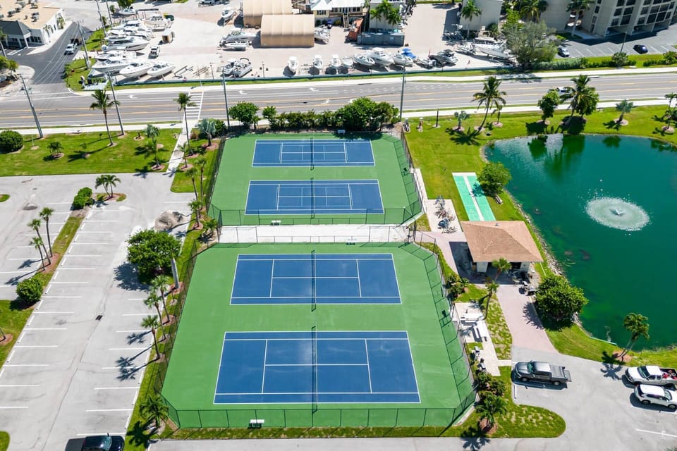 beautiful tennis and pickleball courts out front of the building