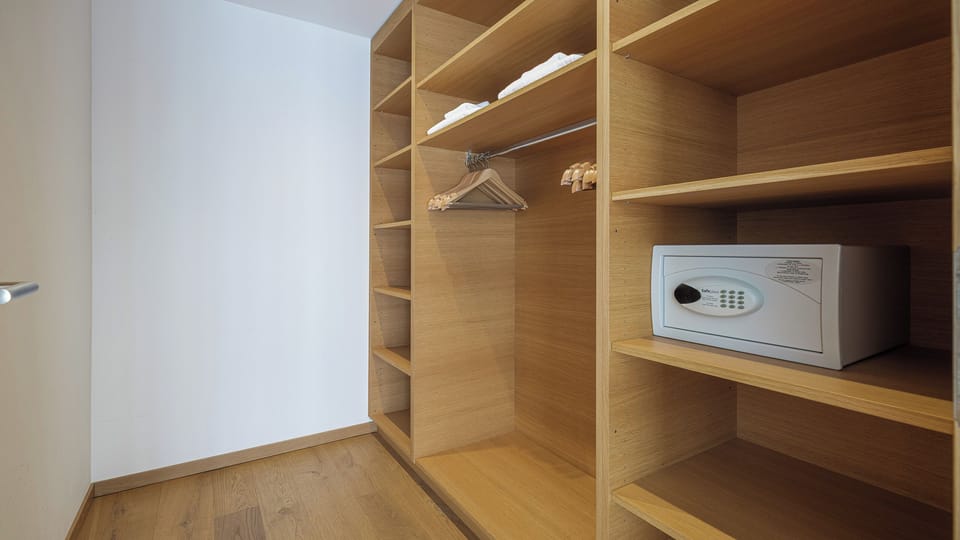 Apartment, Mountain View | Free WiFi, bed sheets